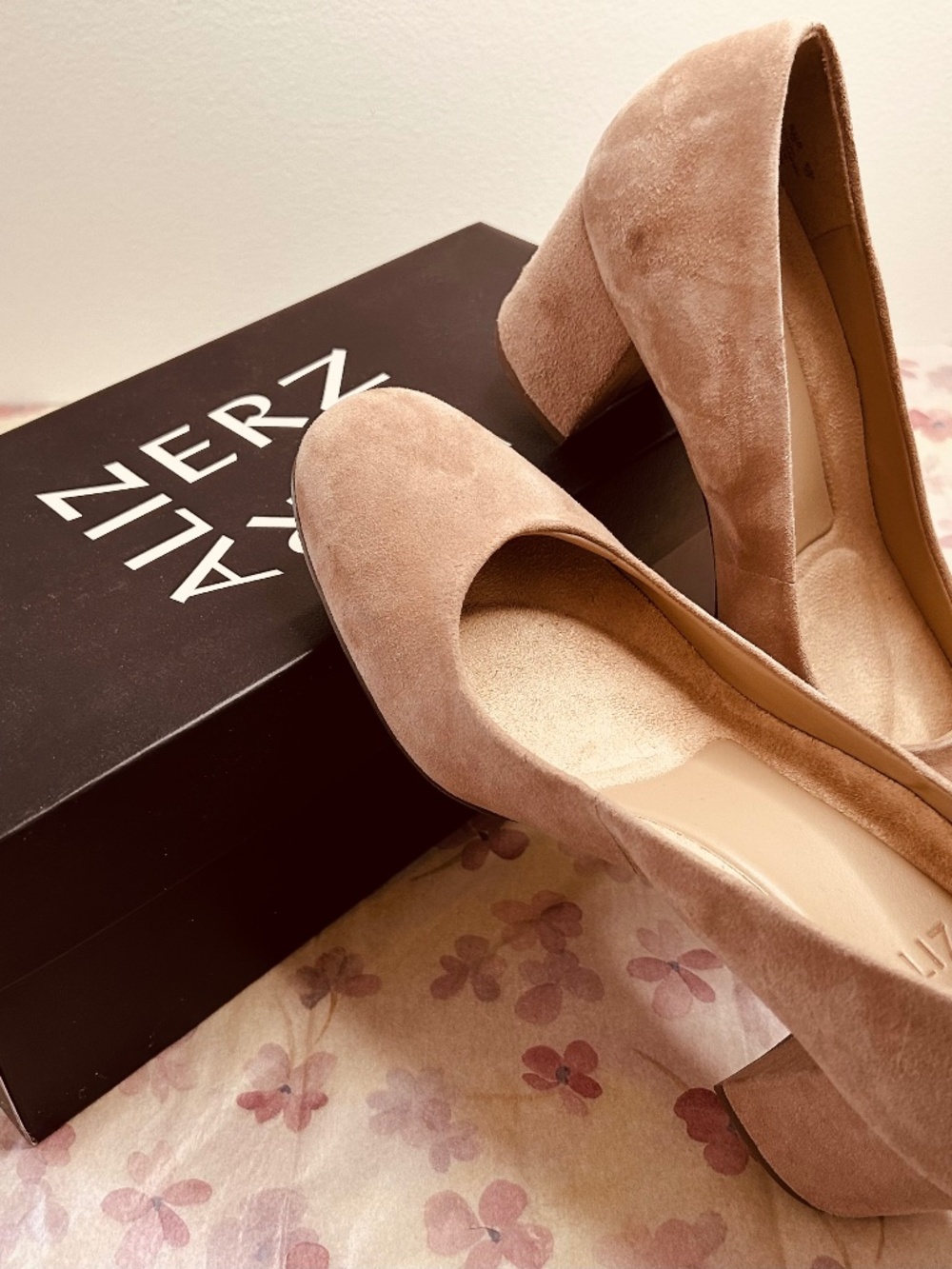 Naturalizer Whitney Suede Pumps in Cookie Dough  6W, 36